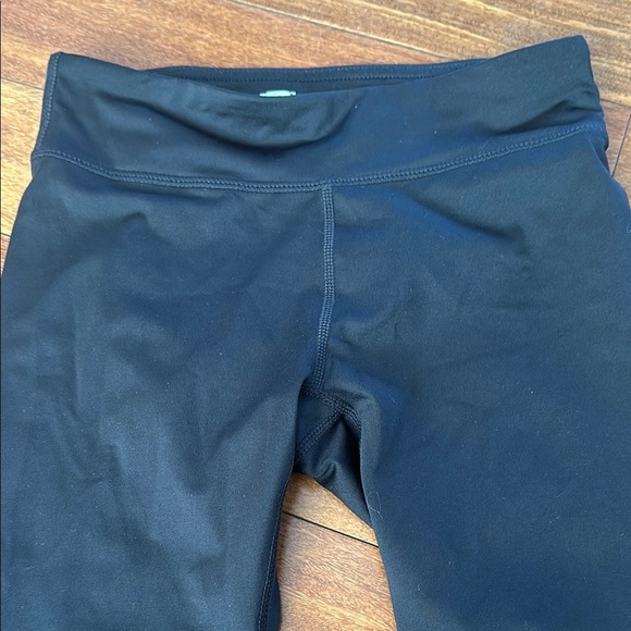 Skechers Black Leggings with Cropped Length and Wide Waistband - Picture 2 of 5